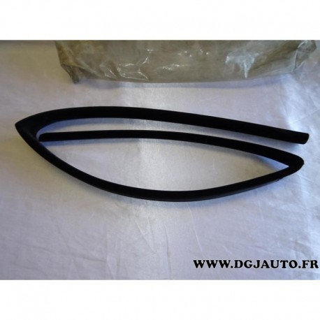 Joint vitre porte arriere droite 90338270 pour opel omega A berline